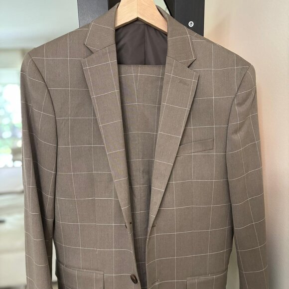 H&M Men’s Suit – Jacket 40R / Pants 30 – Worn Twice – Excellent Condition - Picture 1 of 5